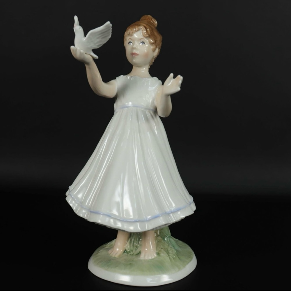ROYAL WORCESTER FIGURE GIRL WITH A DOVE “I HOPE “ Limited BONE CHINA